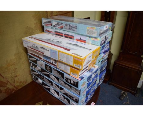 Fourteen various Dragon and Shanghai Dragon 1:350 model kits, comprising: various warships.