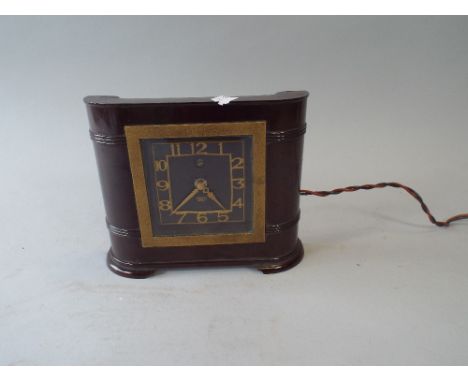A Smith Sectric Bakelite Art Deco Mantle Clock.