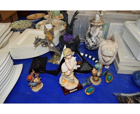 VARIOUS MIXED ORNAMENTS TO INCLUDE DRAGONS, SMALL GOEBEL FIGURES AND ABSTRACT MODEL OF A CAT ETC