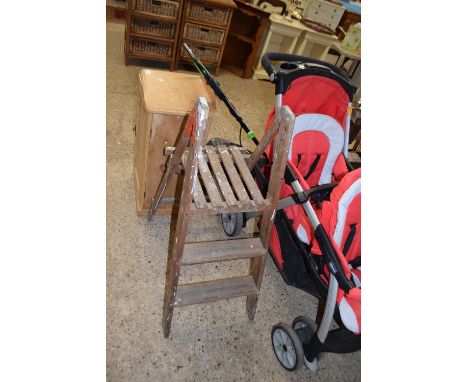 SMALL WOODEN STEP LADDER