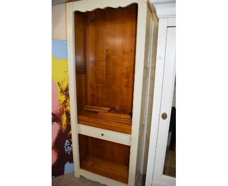 MODERN CREAM AND LIGHT WOOD FINISH ADJUSTABLE BOOKCASE WITH CENTRAL DRAWER, 124CM HIGH