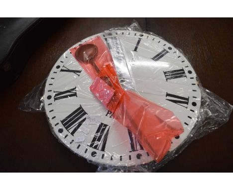 MODERN METAL WALL CLOCK WITH BATTERY MOVEMENT