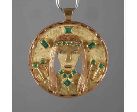Anhänger mit Smaragdenneuzeitlich, Rosé- und Gelbgold gestempelt 18 K, Anhänger mit dem Portrait einer langhaarigen jungen Fr