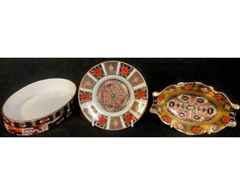 A Royal Crown Derby 1128 pattern shaped oval trinket dish, solid gold band; a 1128 coffee can saucer; an oval Imari dish (3) 