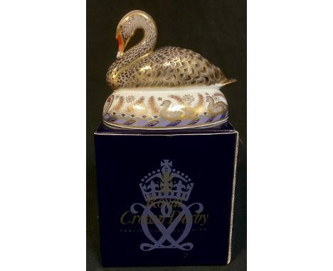 A Royal Crown Derby paperweight, Golden Jubilee Black Swan, gold stopper, limited edition 1,565/2,002, certificate, boxed 