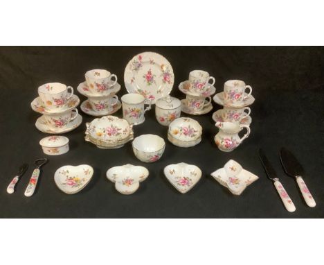 A Royal Crown Derby Posie pattern preserve jar and cover, set of four bridge trays, assorted cups and saucers, trinket trays,