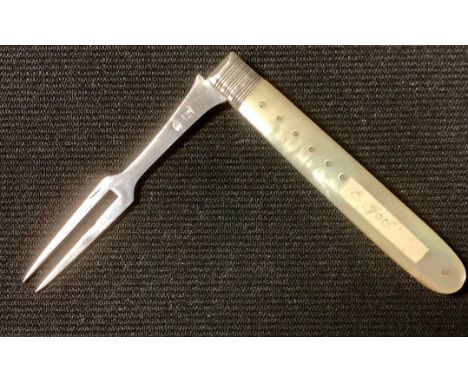 A George III silver and mother of pearl travelling fork, folding for the pocket, lion passant and duty mark, c.1810 