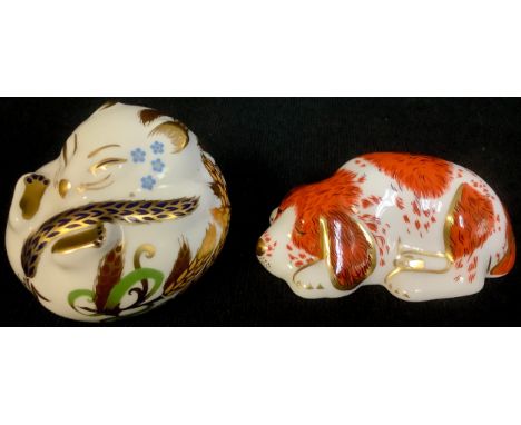 A Royal Crown Derby paperweight, Puppy, Collectors Guild Exclusive, gold stopper; another, Harvest Mouse, gold stopper (2) 