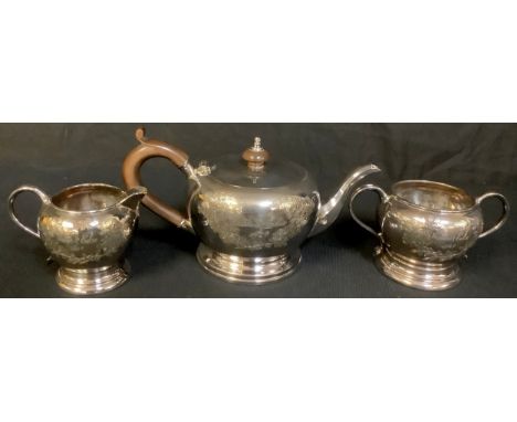 A three piece silver tea service comprising teapot, cream jug and sucriere, Sheffield 1928/1929, 730g gross 