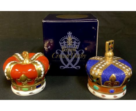 A Royal Crown Derby paperweight, Golden Jubilee Heraldic Crown, limited edition for Goviers of Sidmouth, 541/950, gold stoppe