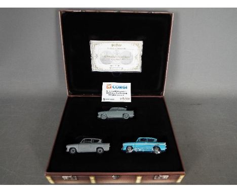 Corgi - Boxed Limited Edition 1:43 scale Corgi Harry Potter Ford Anglia Collectors Set. Number 007 of 2000 produced featuring