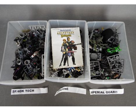 Warhammer, Games Workshop - A large army of painted and unpainted plastic and metal Warhammer / Games Workshop figures and ac