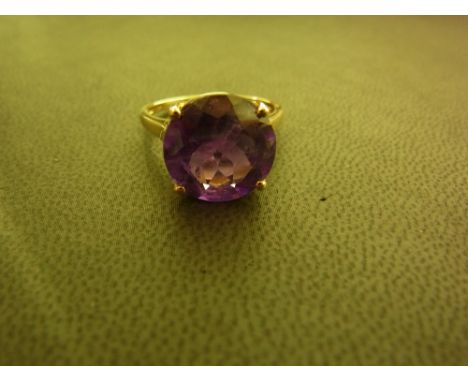 A 9ct gold amethyst single-stone ring - Hallmarked Birmingham - Ring size O - Weight approx 3.5gms
Condition Report: Good