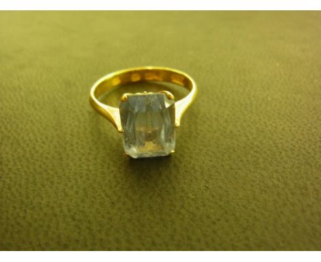 A 22ct gold synthetic spinel single-stone ring - With foreign marks - Ring size O - Weight approx 3.8gms
Condition Report: Go