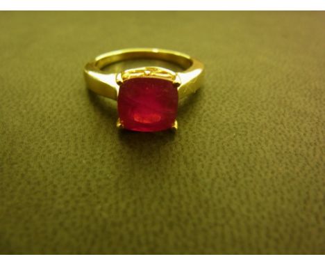 A 9ct gold ruby single-stone ring - Hallmarked Birmingham - Ring size N - Weight approx 4.2gms
Condition Report: Good