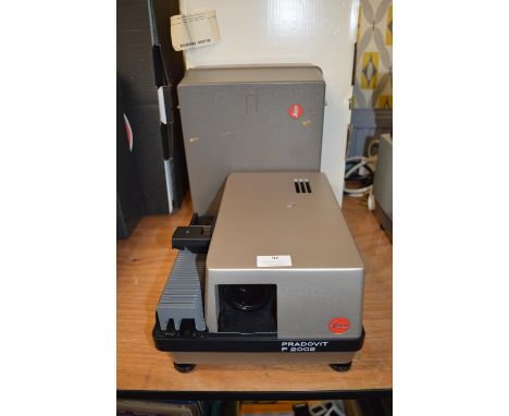 Leica Pradovit P2002 Slide Projector