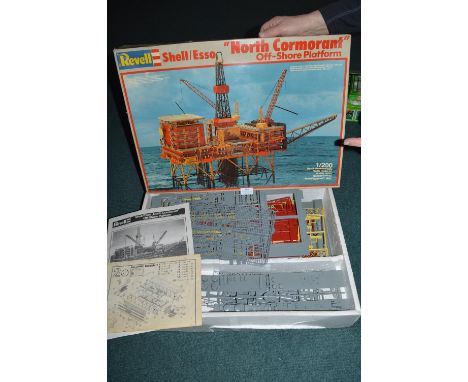 Revel Shell/Esso North Cormorant Oil Rig Platform Scale Model Kit