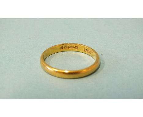 A 22ct gold wedding band, size K, 2.4g.