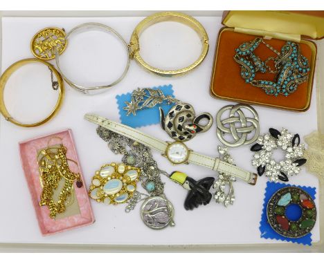 A rolled gold bangle and other costume jewellery