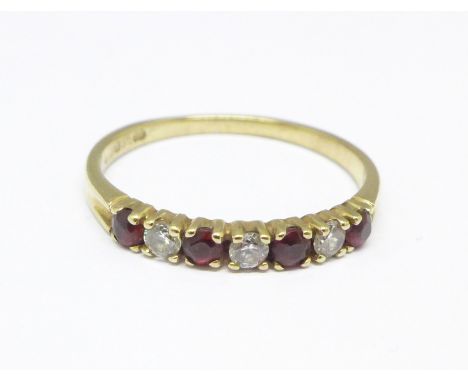 A 9ct gold ring, 1.2g, M