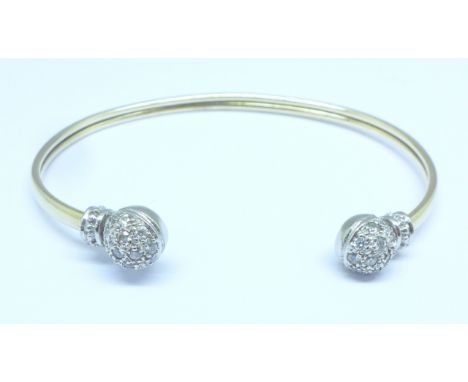 A 9ct gold bangle, 10g