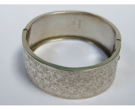 SILVER SNAP BANGLE  *BUYERS NOTE- THIS LOT IS SUBJECT TO 20% VAT ON THE HAMMER PRICE 