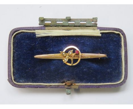 9ct GOLD BAR BROOCH SET WITH THREE SMALL PEARLS AND RUBY COLOURED STONE 