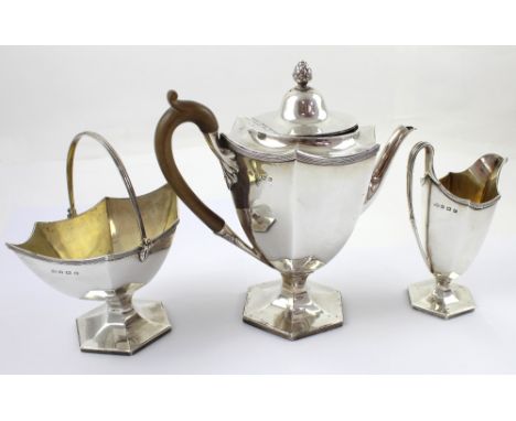 A George V hallmarked silver three-piece tea service, Elkington, Birmingham 1916/17, approx combined 35ozt (3).