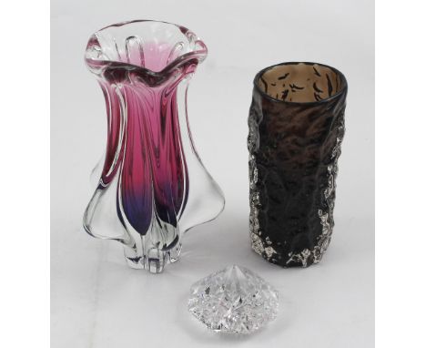 A Whitefriars cognac coloured bark design cylindrical vase, height 17cm, a Murano-style ruby and clear class stylised vase an