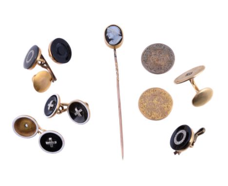  A selection of gentlemen's dress items,   including: an agate and diamond dress stud; a agate cameo stick pin; and other ite