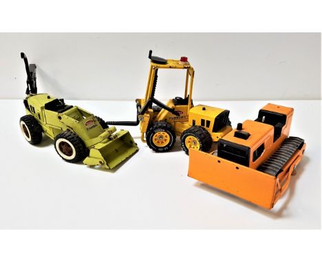 THREE VINTAGE TONKA TOYScomprising an orange bulldozer, yellow articulated fork lift and a green digger with a back bucket (3