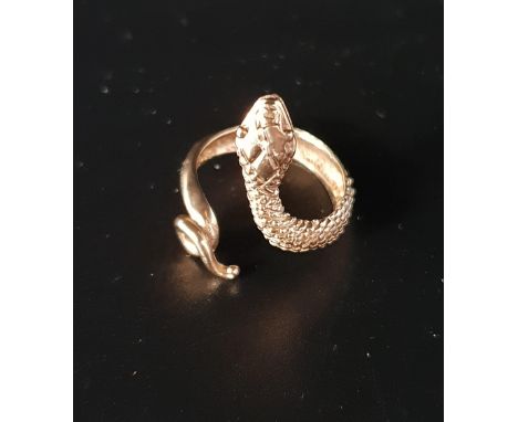 NINE CARAT GOLD SNAKE RINGwith textured finish to simulate scales and decorative coiled tail, ring size approximately O and 3