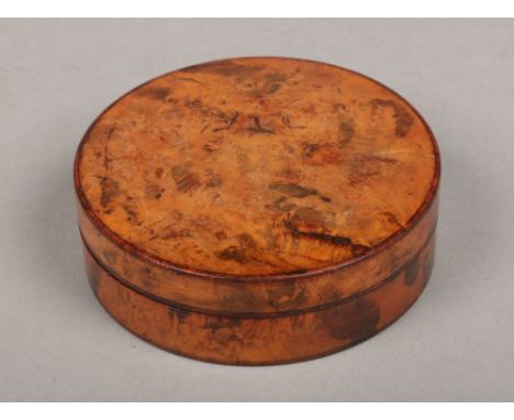 An early 19th century circular elm table snuff box and cover with tortoiseshell lining, 8.5cm diameter.