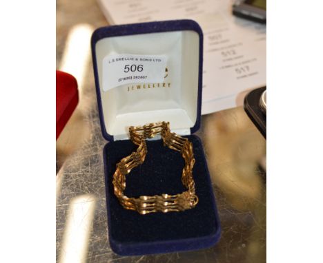 9 CARAT GOLD GATE BRACELET - APPROXIMATE WEIGHT = 6 GRAMS     