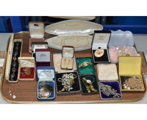 TRAY WITH QUANTITY VARIOUS COSTUME JEWELLERY     