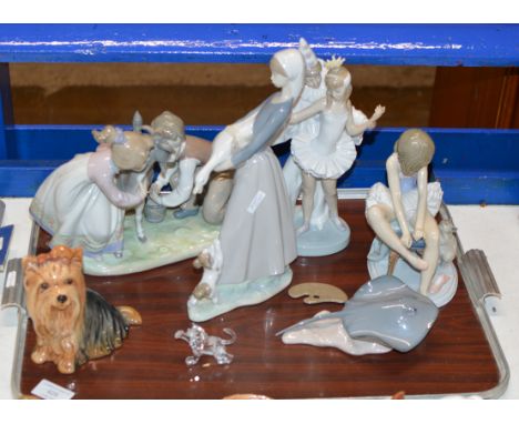 TRAY WITH VARIOUS LLADRO FIGURINE ORNAMENTS, SWAROVSKI STYLE DOG, SYLVAC DOG ORNAMENT ETC     