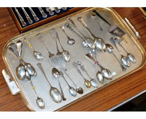 TRAY WITH VARIOUS SILVER SPOONS, SET OF 6 VICTORIAN GLASGOW SILVER SPOONS, 5 GEORGIAN RAT TAIL SPOONS, ORNATE VICTORIAN EDINB