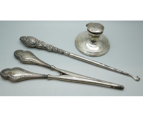 A silver handled button hook and stretchers and a small silver capstan inkwell, base 6.8cm
