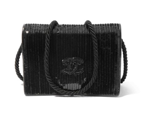 Chanel, Abendtasche1986–88. Aus schwarzem Lammleder, mit Pailletten-Dekor. Langer Kordelriemen. Überschlag mit besticktem CC-