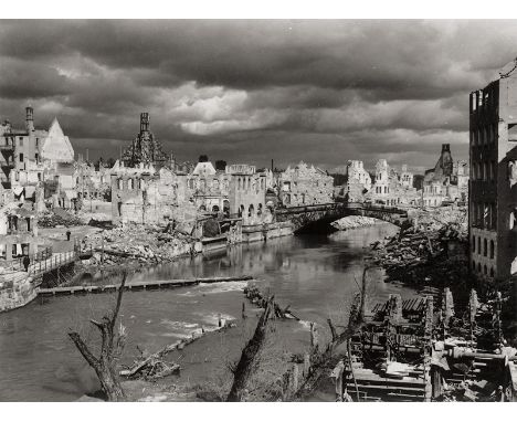 Chaldej, Jewgeni -- Nürnberg. 1946. Gelatin silver print, printed 1990s. 24 x 30 cm. Signed, titled and dated by the photogra