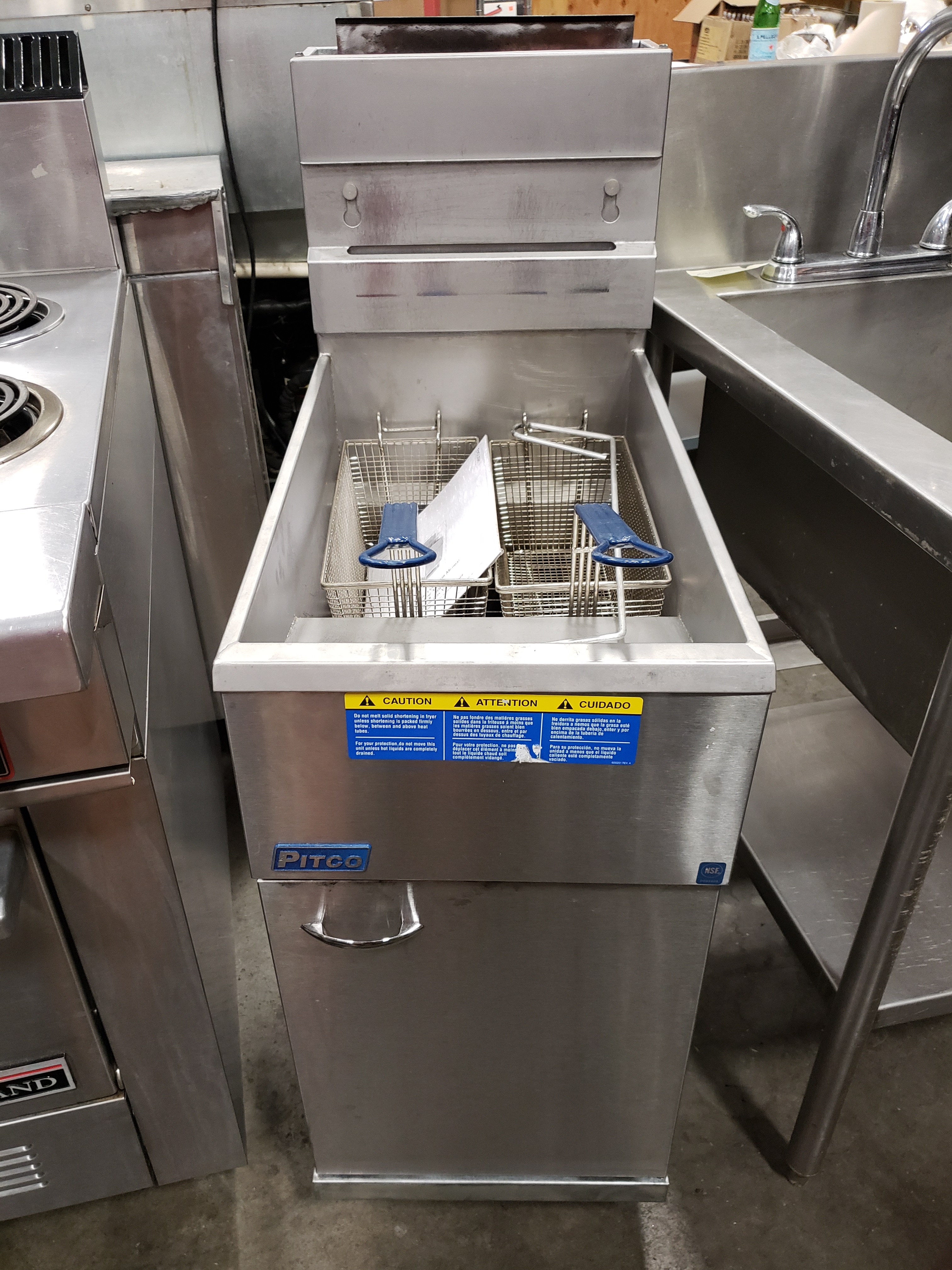Pitco 40D Deep Fryer. Features Natural Gas, 40lb Capacity, Adjustable