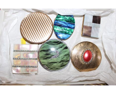 Six vintage decorative powder compacts to include a mother of pearl and enamel decorated examples