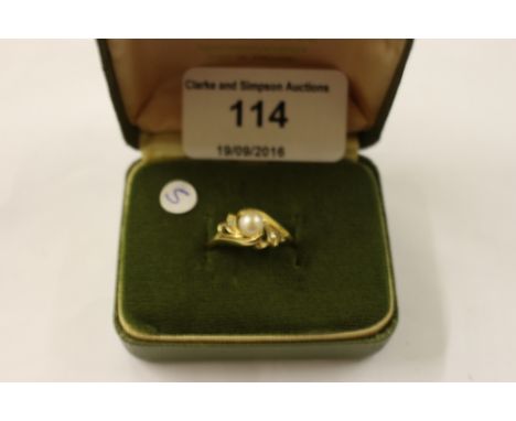 A 14ct gold pearl set ring