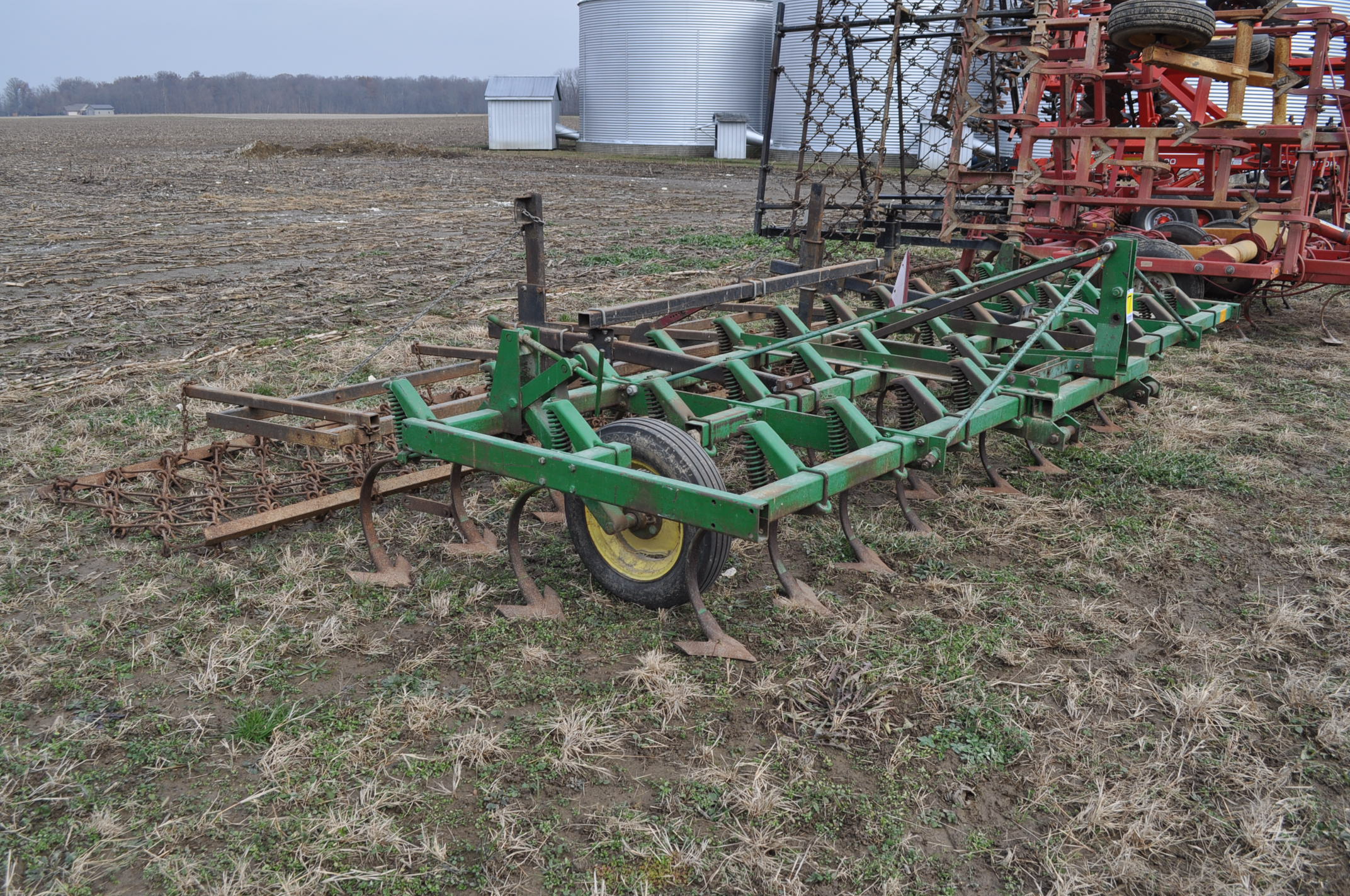 15’ John Deere 1010 field cultivator, 3 pt, drag harrow