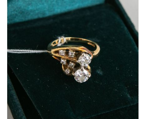 Damenring mit Diamantbesatz 585 GG (wohl 50er Jahre), besetzt m. Brillanten in guterQualität: 1x ca. 0.25 ct u. 1x 0.5 ct, da