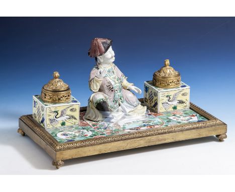 Schreibtischaufsatz (China, wohl 18. Jh.), Qing-Dynastie, Famille Verte, flacherechteckige Porzellanplatte m. feinem Landscha