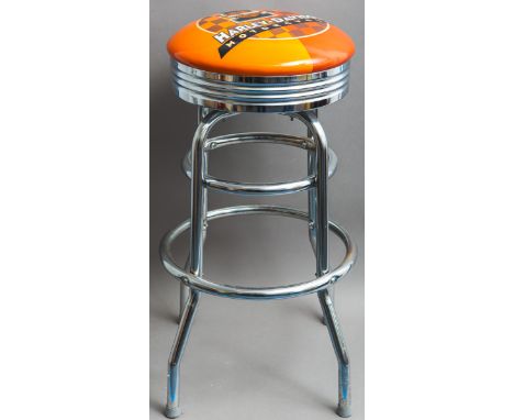 Barhocker "Harley Davidson", Chrom, Sitzfläche m. Logo, orangefarben, Gr. ca. H: 79 cm.Guter Zustand.