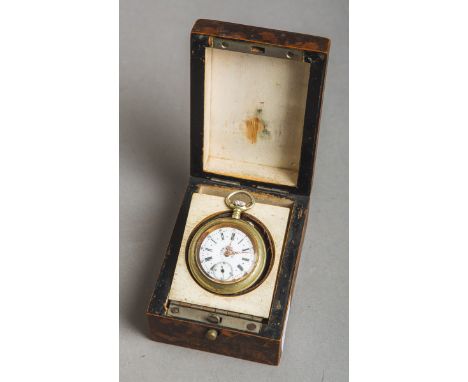 Taschenuhr in altem Holz-Etui (20. Jh.), Metallgehäuse, weißes Emailzifferblatt m. schw.röm. Ziffern, Dm. (ohne Krone) ca. 4,