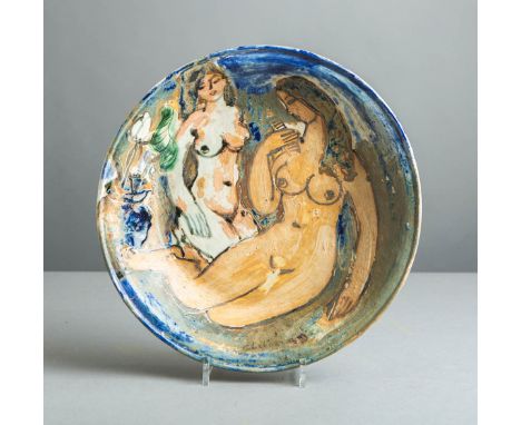 Große Schale, Keramik, bildhafte Bemalung im Stil von Picasso m. 2 Frauenakten vor blauemHintergrund, am Rand u. rs. unleserl