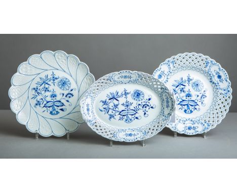 3-teiliges Konvolut von Schalen (Meissen), bestehend aus: 1x ovale Henkelkorb-Schale m.Durchbruchrand (1. Wahl), Gr. ca. 30 x